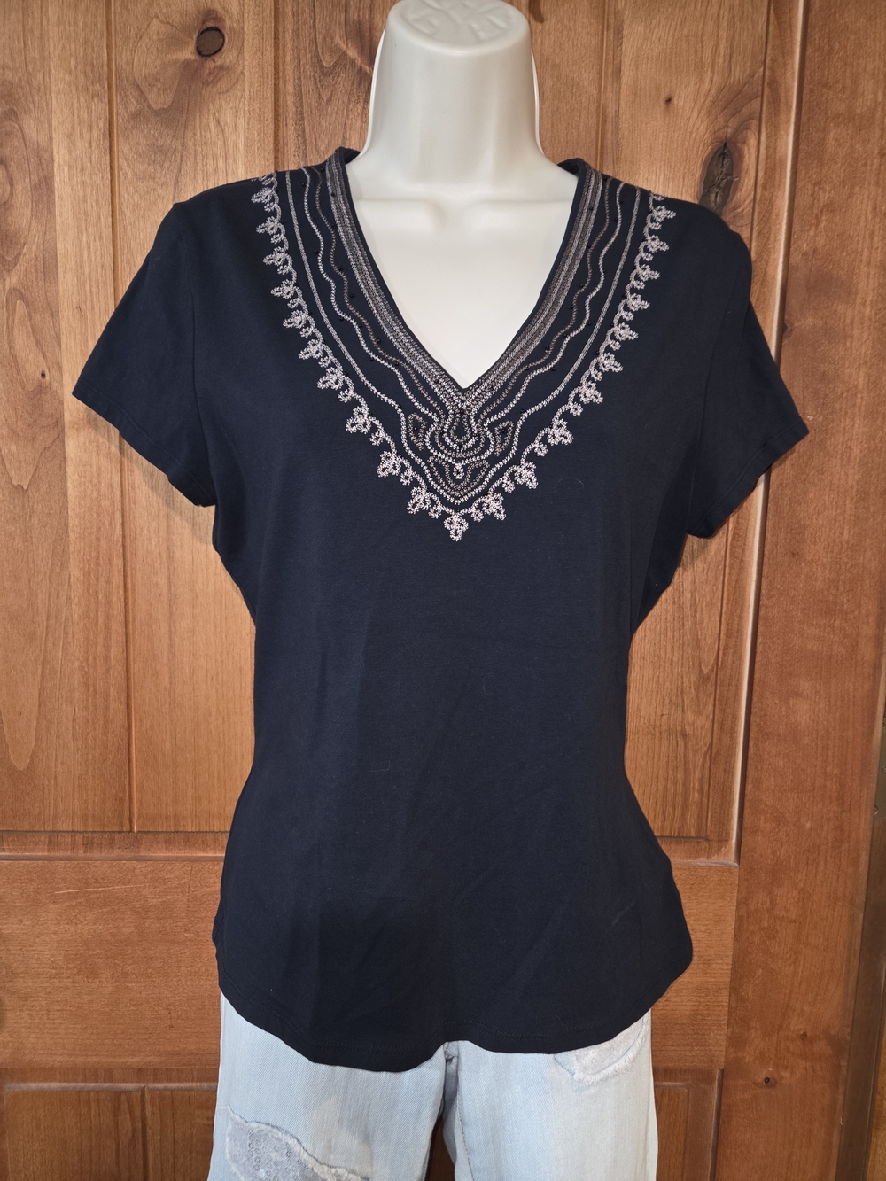 Sonoma Navy V-Neck Short Sleeve Top with Cream Embroidery